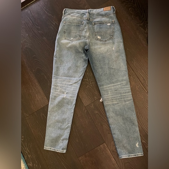 American Eagle Mom Jeans Ankle Ripped Straight Leg SZ 6 long - Picture 3 of 8